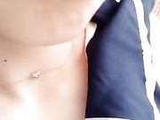 外表清纯的文体委员没想到还有这么骚的一面 脱下校服里面穿的竟是情趣小内衣