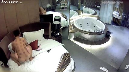 情趣酒店豪华套房360水滴摄像头偷拍情侣开房啪啪