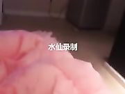 某APP直播平台大奶子露脸美女主播睡床上2小时40分放福利 极品馒头逼感觉好紧