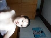 艺校高颜值美女直播抠逼 看样子最多18岁 奶子虽小 但屄超嫩