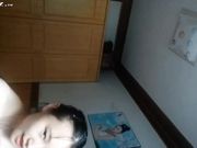 艺校高颜值美女直播抠逼 看样子最多18岁 奶子虽小 但屄超嫩