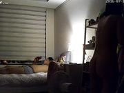 摄像头监控偷拍小夫妻晚上洗完澡过性生活媳妇最后摸一下逼闻闻有没异味