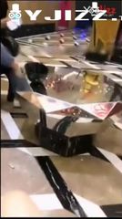 现在的主播花样真多在KTV里直播啪啪啪还高声淫叫 粉丝们快来舔逼