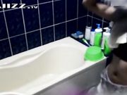 女友的闺蜜来借宿假借上厕所偷偷调试好针孔摄像头偷拍她洗澡 奶子大身材好 极品!