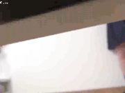 性欲来袭 寂寞的妹子疯狂自慰来发泄 淫水流了一地都不知道