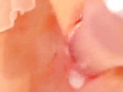 超萌萝莉下体双洞塞被塞满 淫液流不停