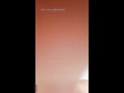 芳儿在人间马尾苗条嫩妹子激情啪啪，露逼裤开档肉丝假吊抽插带琅琊套猛操