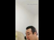 长得有点像迪丽热巴的妹子跟胖哥直播露脸做爱