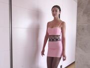 高挑大长腿美模璐璐酒店大尺度私拍透明黑丝太完美看硬了被摄影师咸猪手狂揉阴蒂