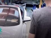 国产自制AV剧情【车工骚浪女娃娃趁老板在午休与客人在修车厂内性爱大战】