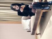 外围小姐姐甜美可爱，苗条黑丝口交近景展示，床上暴操娇喘不断