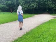 婊子 Eva Elfie 挨肏后，穿着装满精液的内裤逛公园