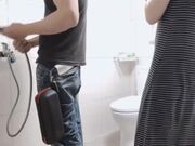 女神范极品性感美女体验刺激让男友扮演水电维修工在卫生间勾引他偷情啪啪