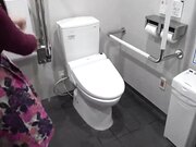 自拍19岁爆乳美女援交富二代公园野餐露出公共卫生间啪啪啪