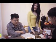 『欲望人妻』-骚媚大嫂勾引小叔子 在醉酒老公身边被狂操-李莎