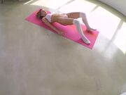 娇小金发妹sydney Cole勾引瑜伽老师中出她