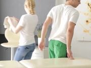 S级性感身材白嫩美少女SPA店享受男技师精油按摩被按出欲望主动掏J8大战