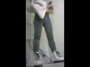 二月流出国内厕拍大神暗夜最新奶茶店女厕偷拍