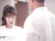 堕落人妻没穿内裤巧合之下被老板看到性骚扰内射带着精液回家一 玛丽莲