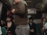 小山雀女孩为被看见而兴奋 并使wet湿了  第三部分