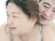 45岁妈妈与干儿子同居乱伦老骚货想要干炮硬是把想睡觉的干儿子弄硬开肏